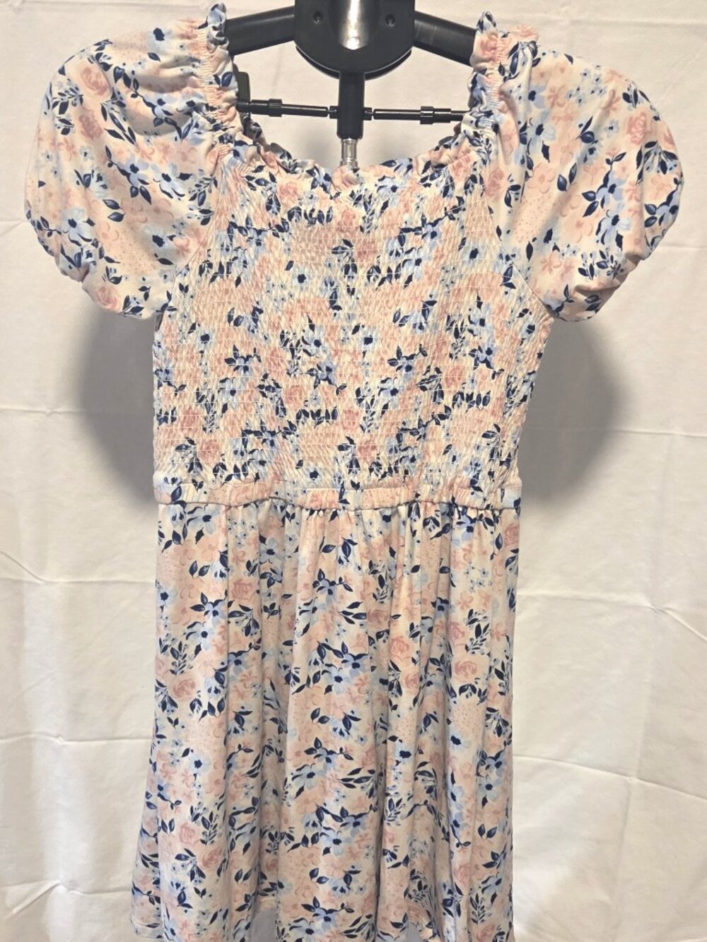 BCBG Girls L (14/16) Smocked Floral Knee Length Dress Puff Sleeve - Excellent